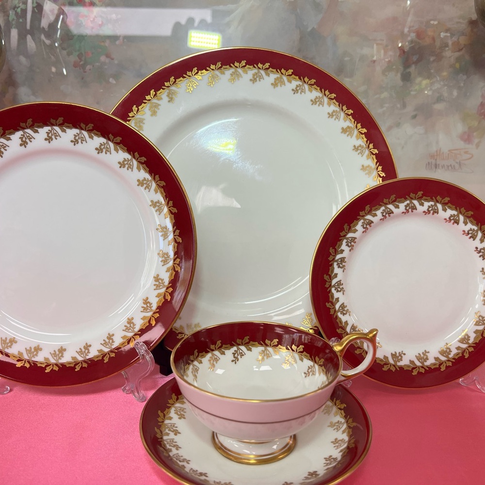 Stunning Ansley Bone China Elegant Red and Gold Dinnerware 5 piece set